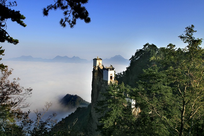 塔云山      摄影：傅强